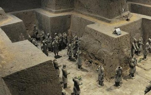 秦始皇陵: 兵马俑旁边有很多土堆, 为什么考古学家不敢动它?